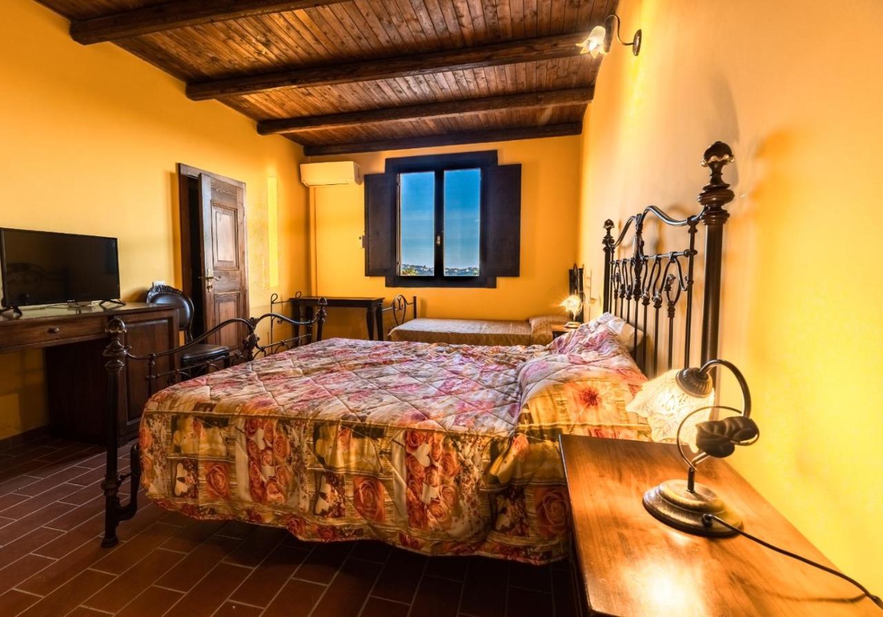 Mosciano SantʼAngelo Castello Di Petecciano B&B מראה חיצוני תמונה