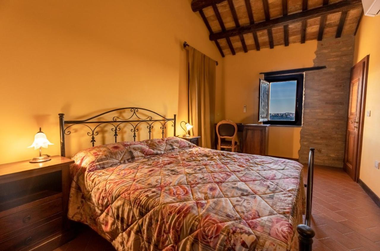 Mosciano SantʼAngelo Castello Di Petecciano B&B מראה חיצוני תמונה