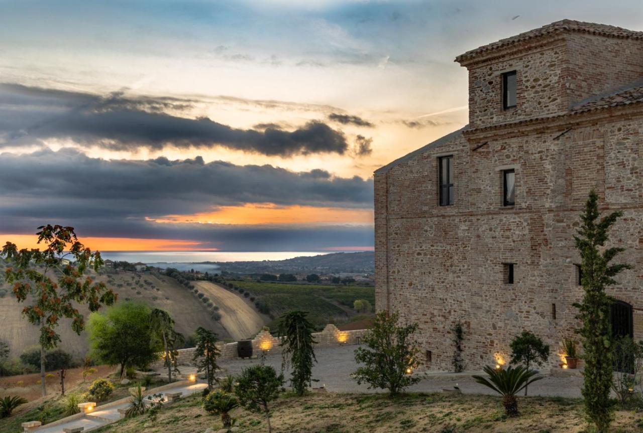 Mosciano SantʼAngelo Castello Di Petecciano B&B מראה חיצוני תמונה