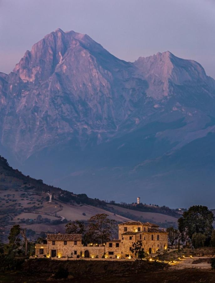 Mosciano SantʼAngelo Castello Di Petecciano B&B מראה חיצוני תמונה