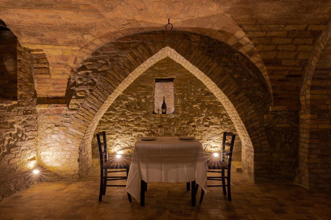 Mosciano SantʼAngelo Castello Di Petecciano B&B מראה חיצוני תמונה