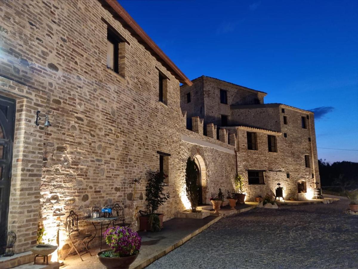 Mosciano SantʼAngelo Castello Di Petecciano B&B מראה חיצוני תמונה