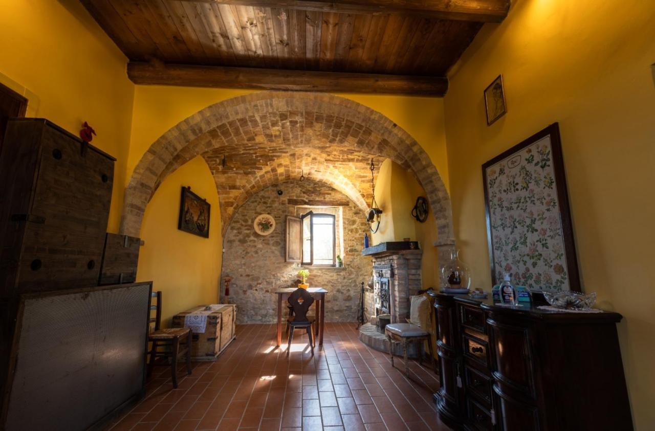 Mosciano SantʼAngelo Castello Di Petecciano B&B מראה חיצוני תמונה