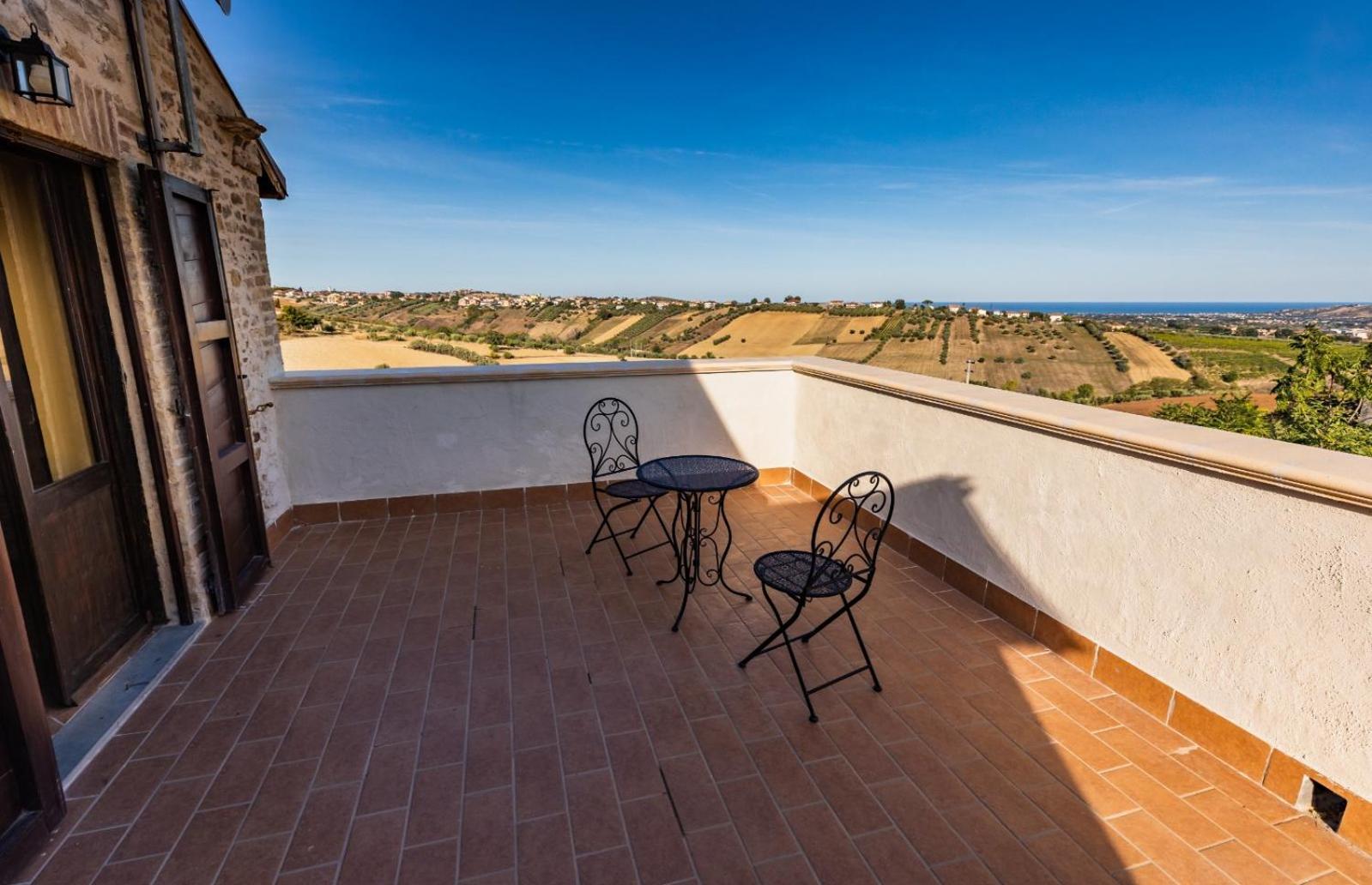 Mosciano SantʼAngelo Castello Di Petecciano B&B מראה חיצוני תמונה