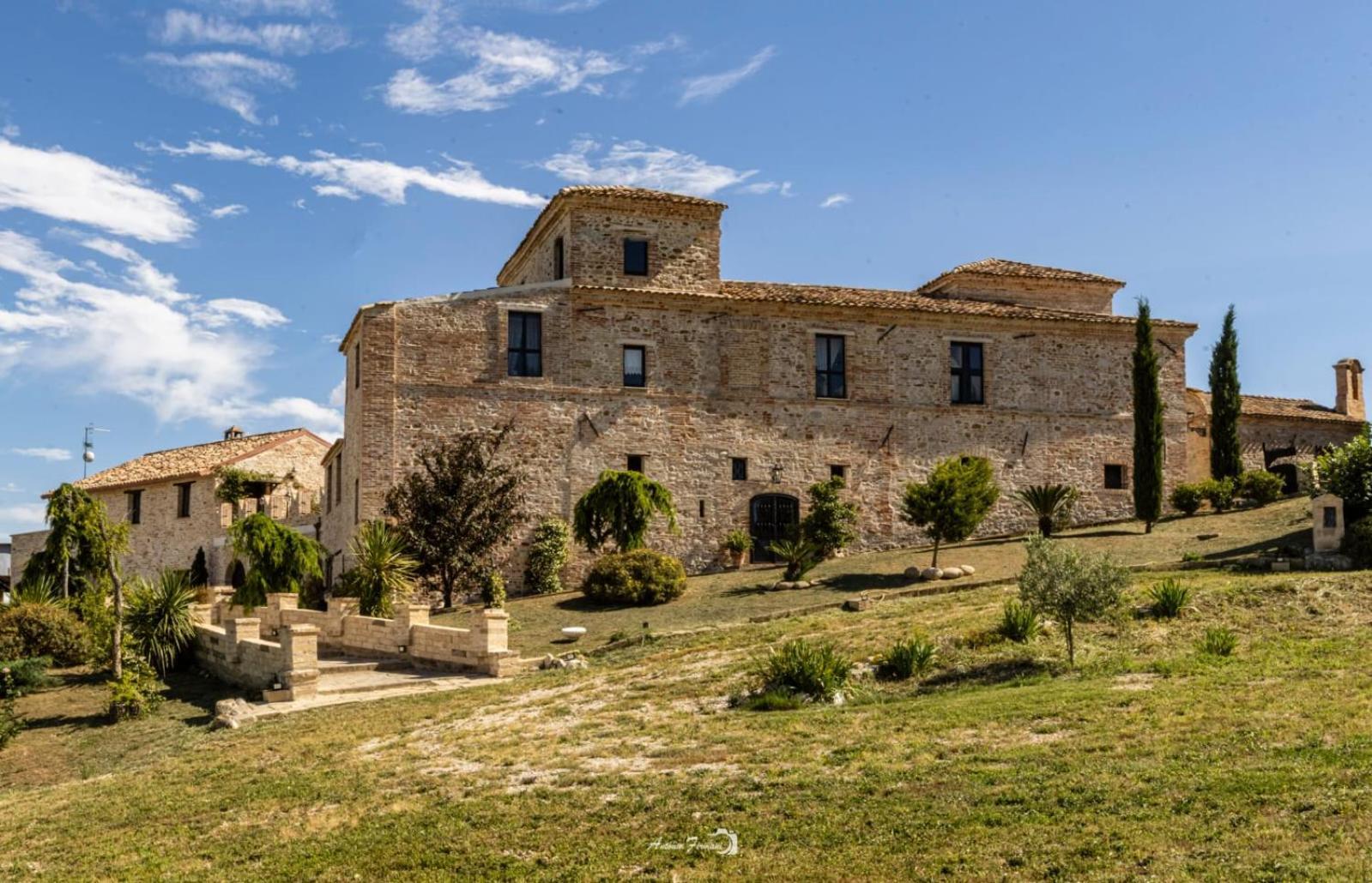 Mosciano SantʼAngelo Castello Di Petecciano B&B מראה חיצוני תמונה