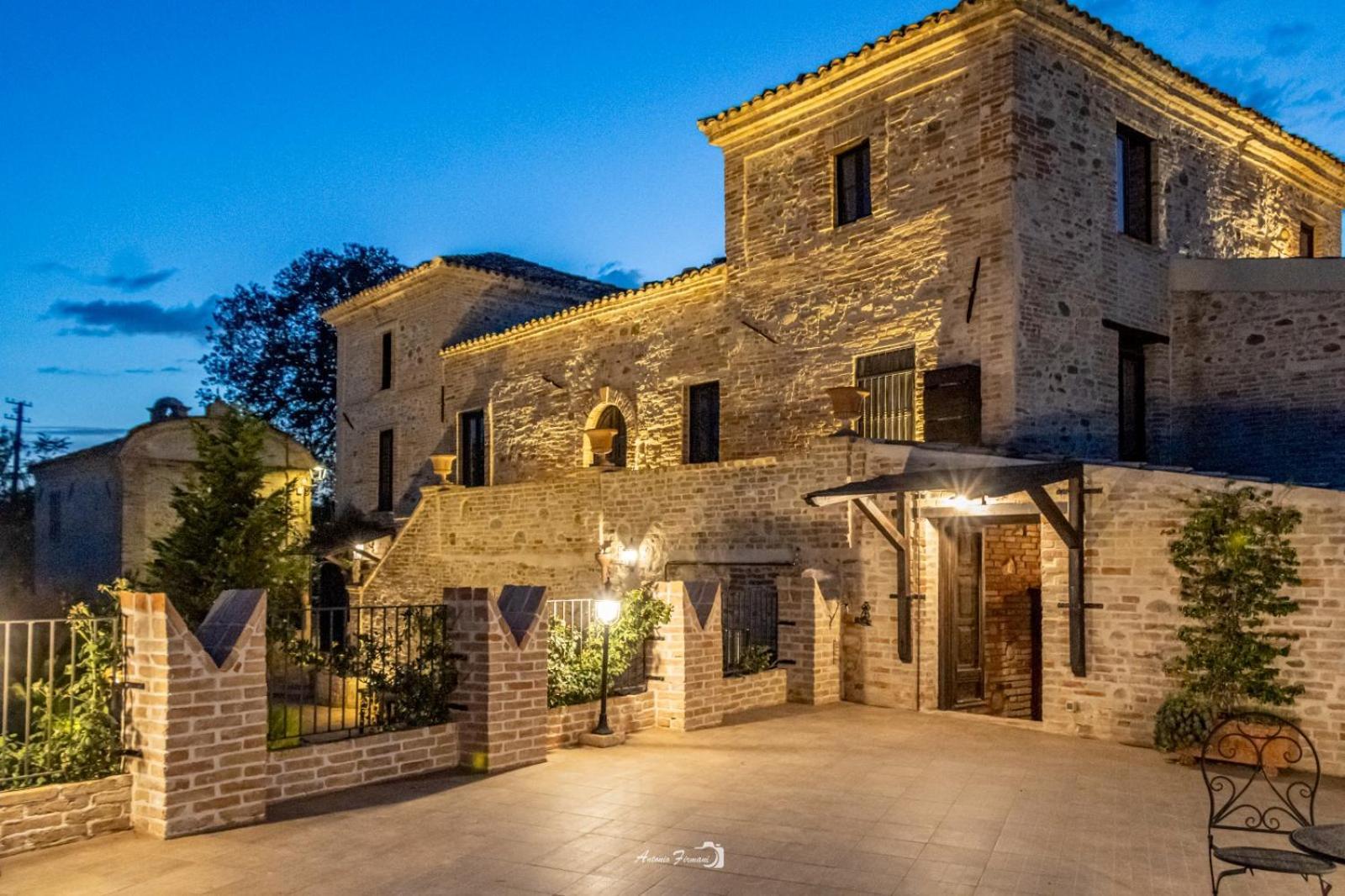 Mosciano SantʼAngelo Castello Di Petecciano B&B מראה חיצוני תמונה